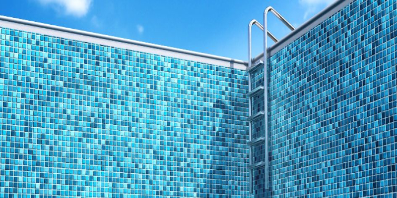 Cómo quitar la cal de la piscina
