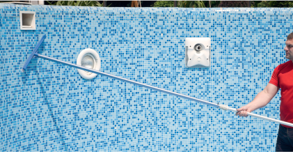 Tratamiento del vaso limpieza_paredes_piscinav2